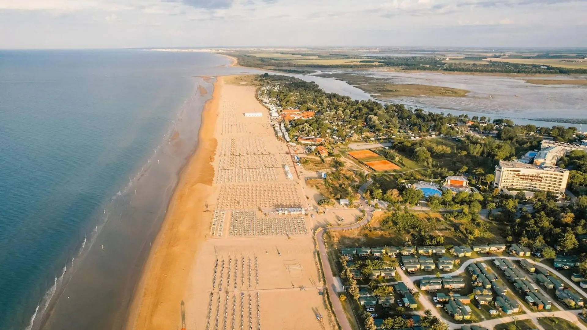 Flat With Parking Space And Shared Pool Bibione 0*,